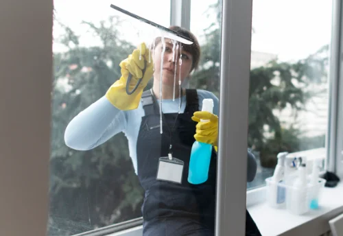 Nettoyage de vitres intérieures et extérieures à Sumène